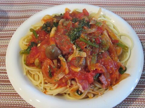 ほうれん草とハムのトマトソースパスタ